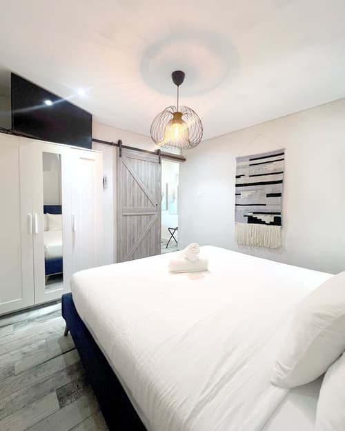 Tapia Haus 103, Room