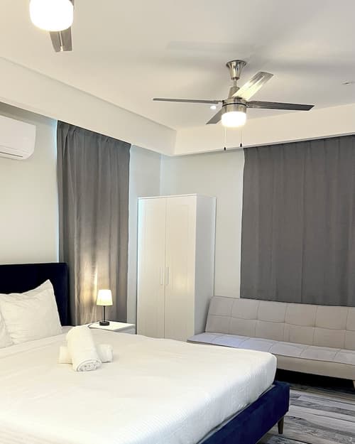 Tapia Haus 103, Room