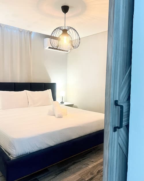 Tapia Haus 103, Room