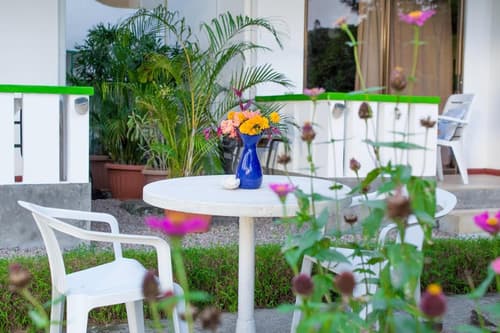 Evergreen Apartments, Balcony