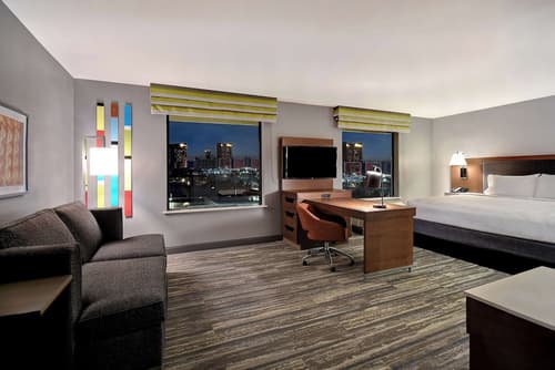 Hampton Inn & Suites Las Vegas Convention Center - No Resort Fee, Living area