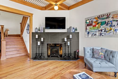 Bespoke Inn Flagstaff, Lobby sitting area