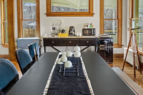 Bespoke Inn Flagstaff, Lobby