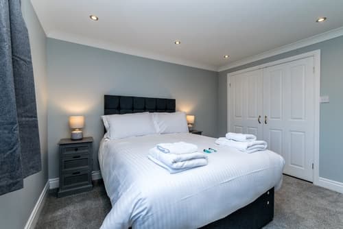 Sycamore Apartments, Room