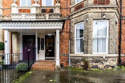 Sycamore Apartments, Room