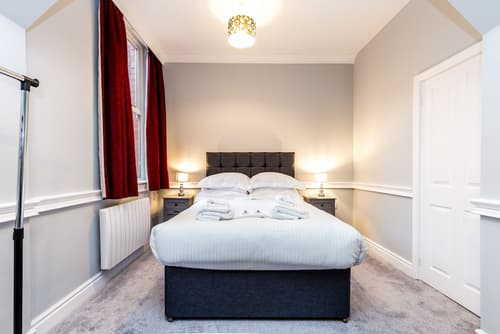 Sycamore Apartments, Room