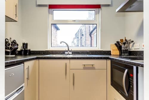 Sycamore Apartments, Room