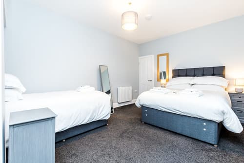 Sycamore Apartments, Room