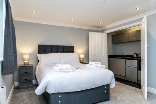 Sycamore Apartments, Room