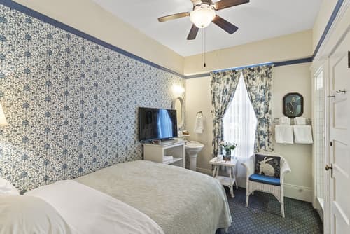 Golden Gate Hotel, Room