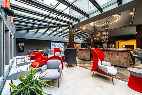 Up Hotel Budapest, Lobby