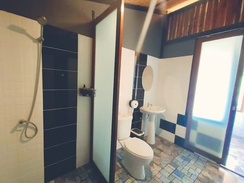 Kohmook Nurse House, Bathroom