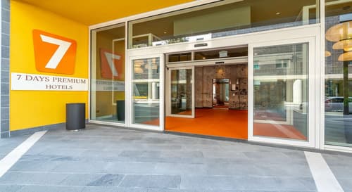 Campanile Vienna South, Property entrance