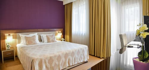 Tami Residence, Room