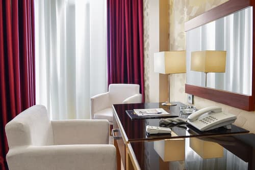 Tami Residence, Room