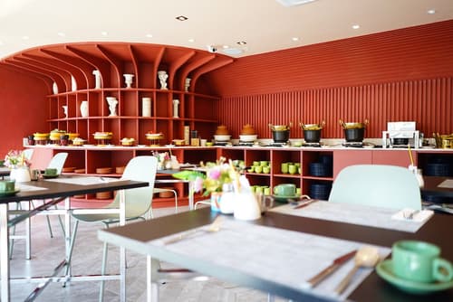 4 Monkeys Hotel, Dining