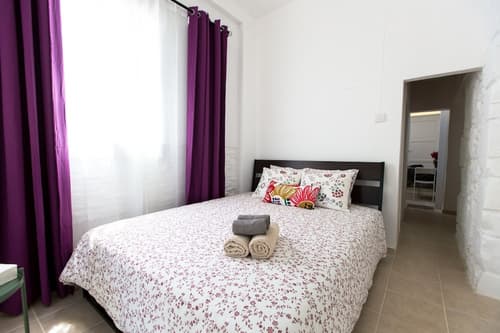 Aladdin's Hostel, Room