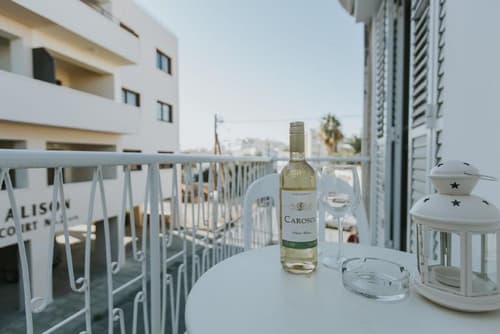 Aladdin's Hostel, Primary image