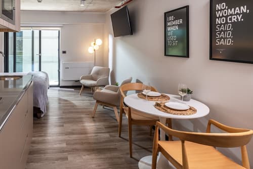 Hub Providencia, Habitación