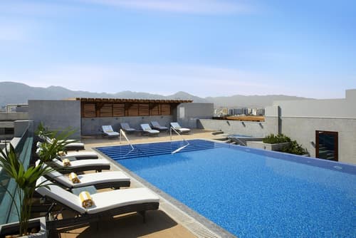 Royal Tulip Muscat, Rooftop pool