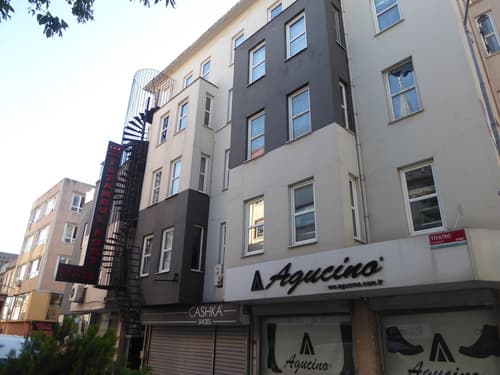 Renzo Hotel, Front of property