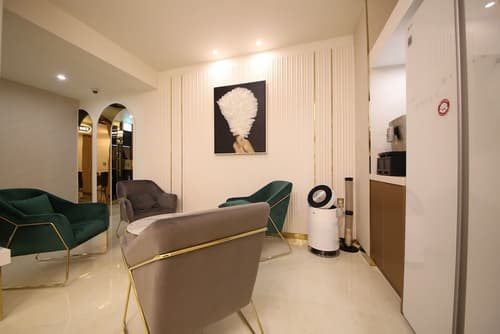 Den Basta Hotel, Lobby sitting area