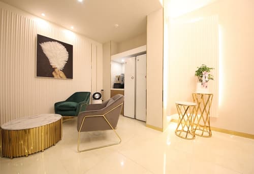 Den Basta Hotel, Lobby sitting area