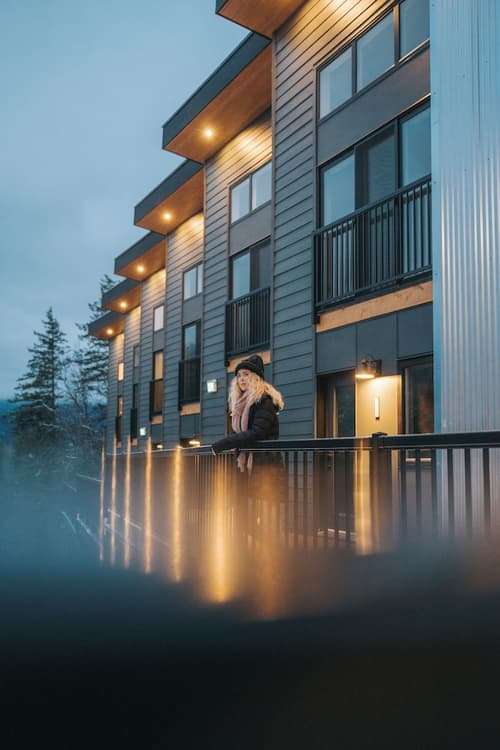 Basecamp Resorts Revelstoke, Front of property