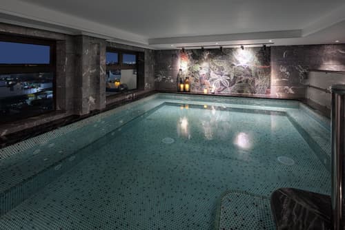 Peridot Grand Luxury Boutique Hotel, Indoor spa tub