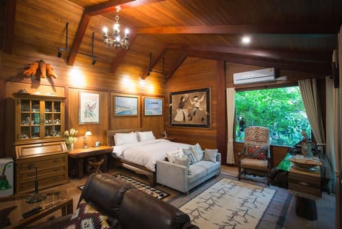 Cattani's Riverside Home, Room