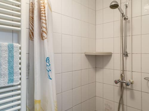 Cozy House with a Boat near Giethoorn & Weerribben Wieden National Park, Bathroom