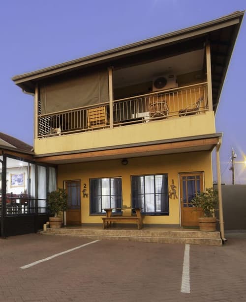 Marle' Lodge Bed & Breakfast, Front of property