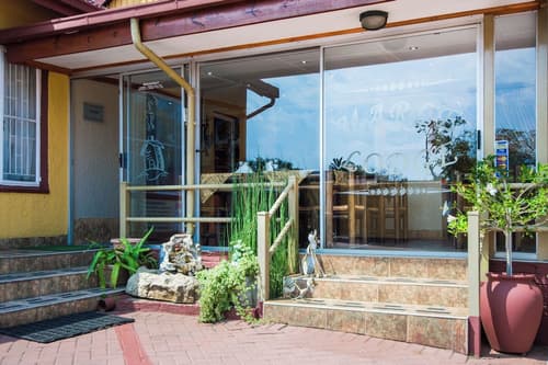 Marle' Lodge Bed & Breakfast, Property entrance