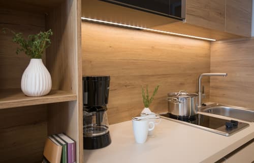 Leo, Private kitchen