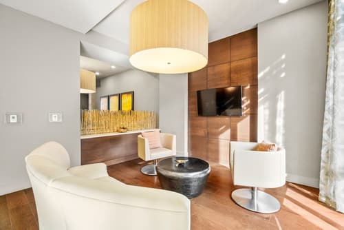 Kasa Love Field-Medical District Dallas, Lobby sitting area