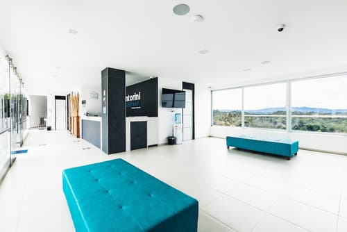 Hotel Santorini, Reception