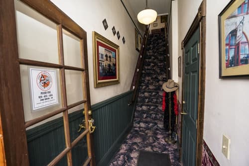 Red Garter Inn, Interior entrance