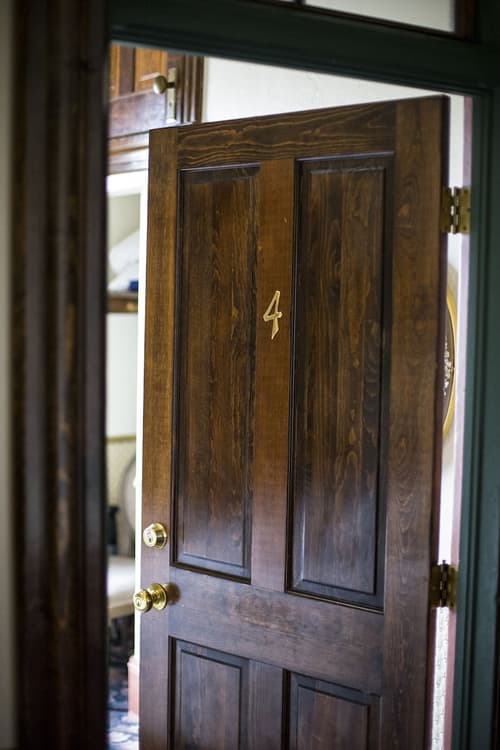 Red Garter Inn, Room