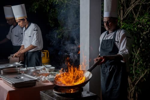 Elephant Reach, Dining