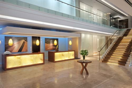 Hilton Windhoek, Reception