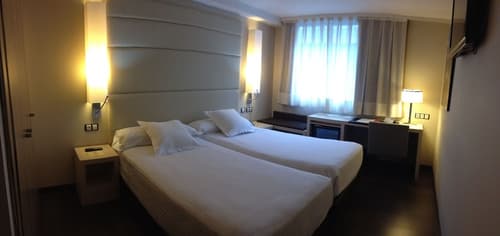 Yomo Mola Park, Room