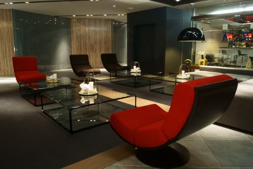 Yomo Mola Park, Lobby sitting area