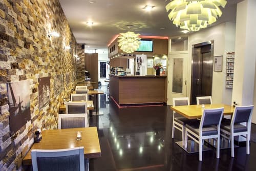 Hotel Larende, Interior entrance