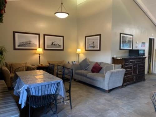 Olympia Lodge, Lobby sitting area