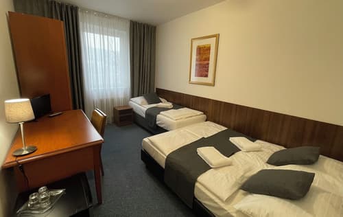 Hotel Bohemians, Primary image