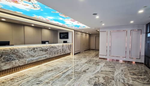 Hotel 81 Palace, Reception