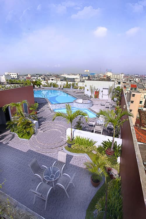 Golden Flower Hotel Bandung, Rooftop pool