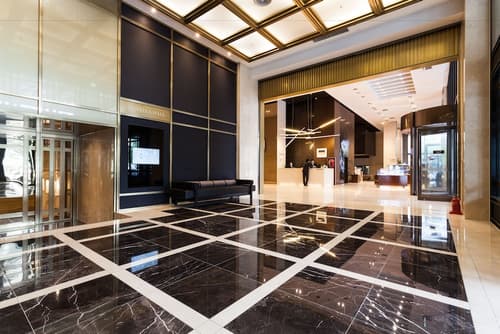 The Riverside Hotel, Lobby