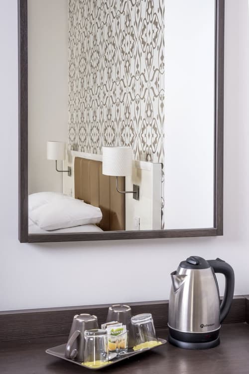 Deminka Palace, Room