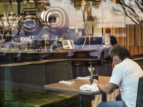 Novotel Auckland Airport, Restaurant